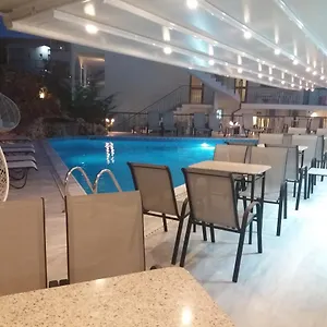 κάντε κράτηση εδώ